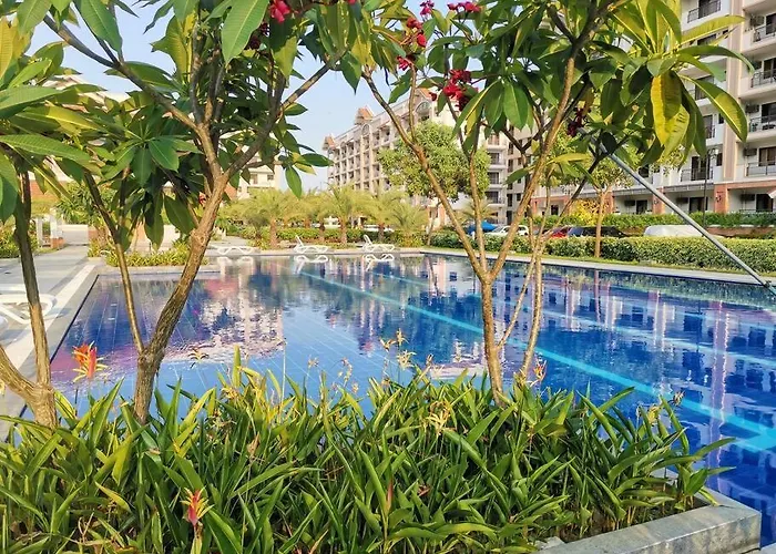 Apartment 2-bedroom With Balcony In A Setting - H Ivory *