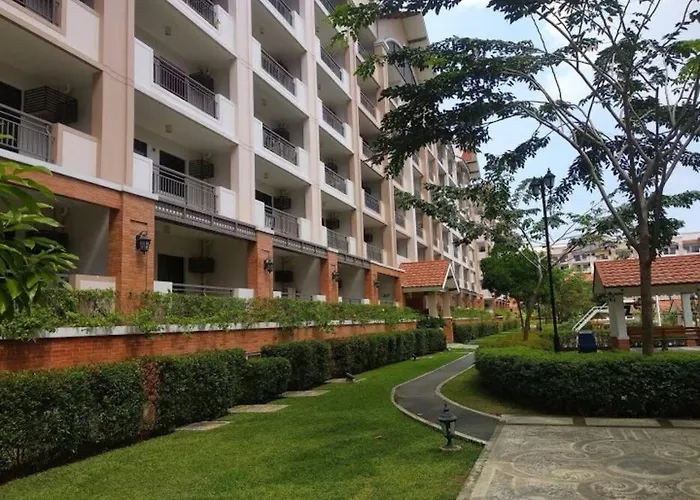 Apartment 2-bedroom With Balcony In A Setting - H Ivory *